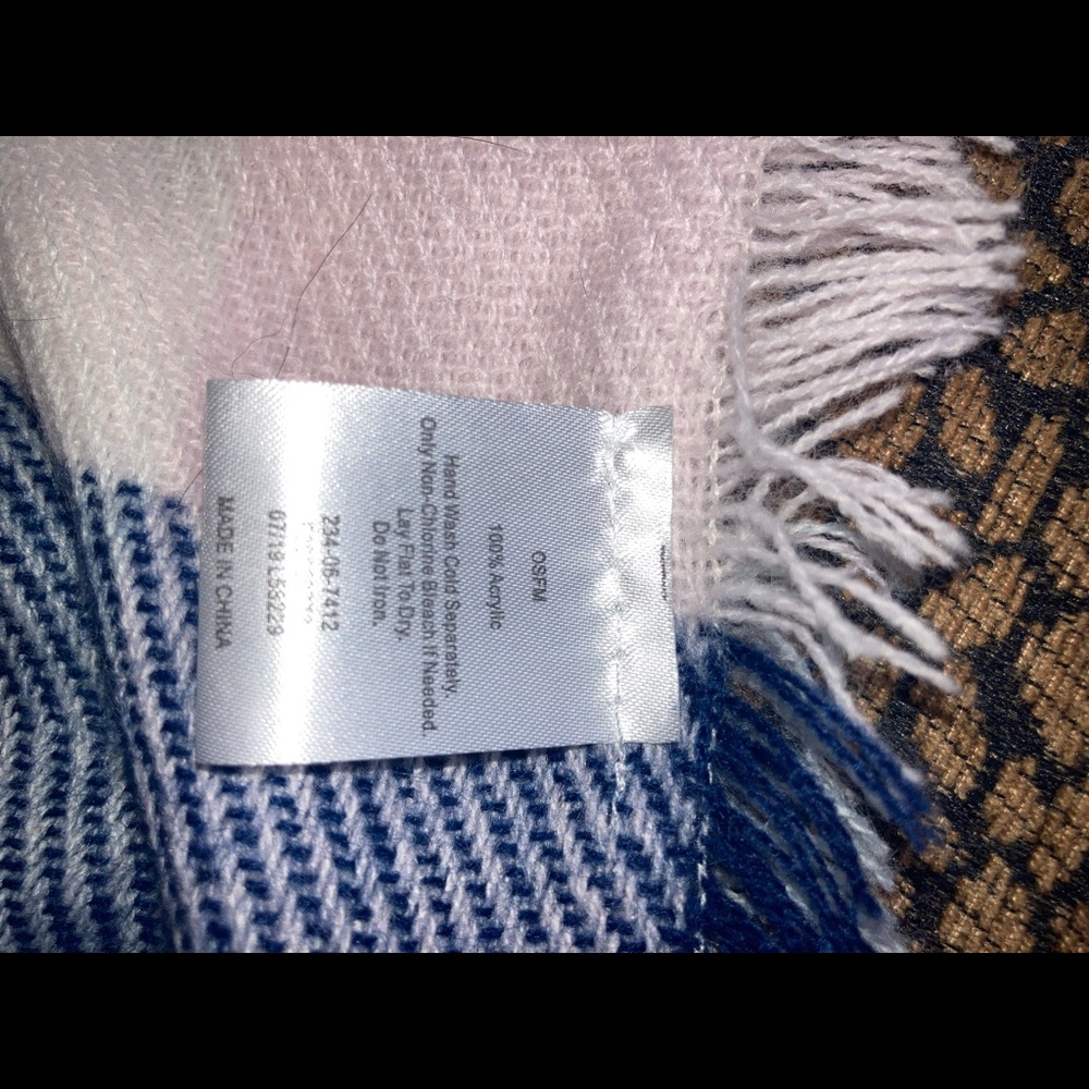 Beautiful scarf 🧣 - Picture 3 of 6